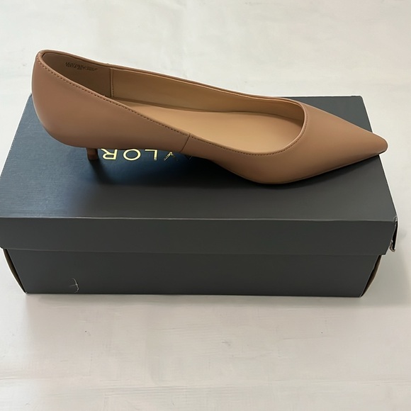 NIB Ann Taylor Kitten Heel Pump - Picture 3 of 3